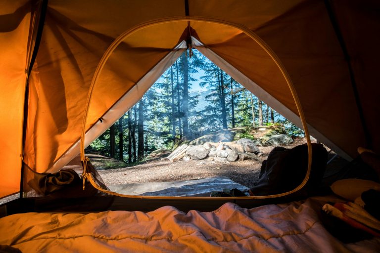1kg Tents, 200g Sleeping Pads: How Lightweight Gear Is Reshaping the Camping Experience